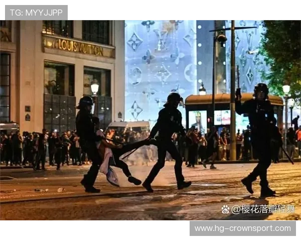 球迷骚乱干扰节奏仅出手三次成关键先生逆转比赛局势最终赢得胜利